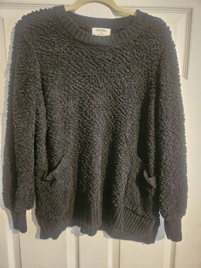 Zenana Outfitters Black Plush Bubble Knit Crew Sweater with Pockets
